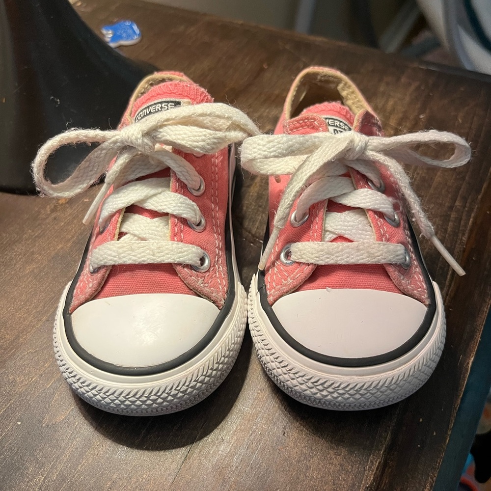 Toddler pink converse - Picture 2 of 3